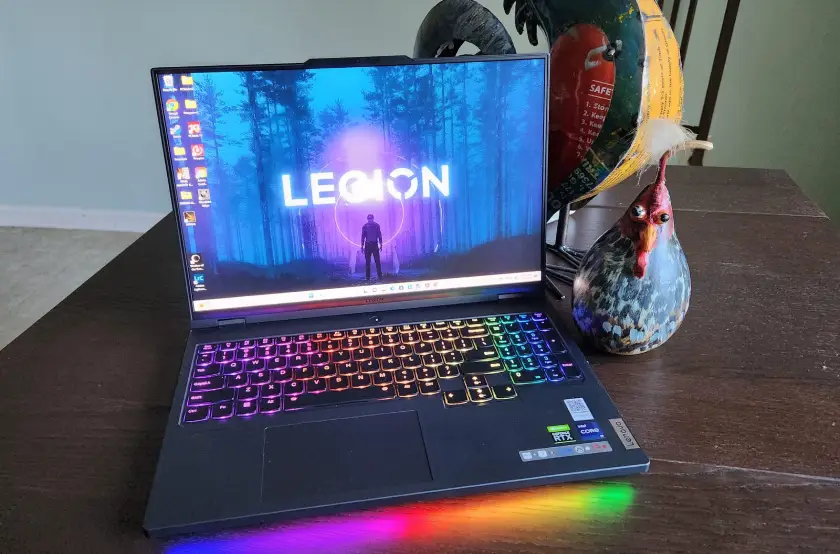 لنوو Legion Pro 7i بهترین لپ تاپ برنامه نویسی