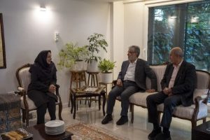 تجلیل وزیر علوم از مادر شیمی ایران 