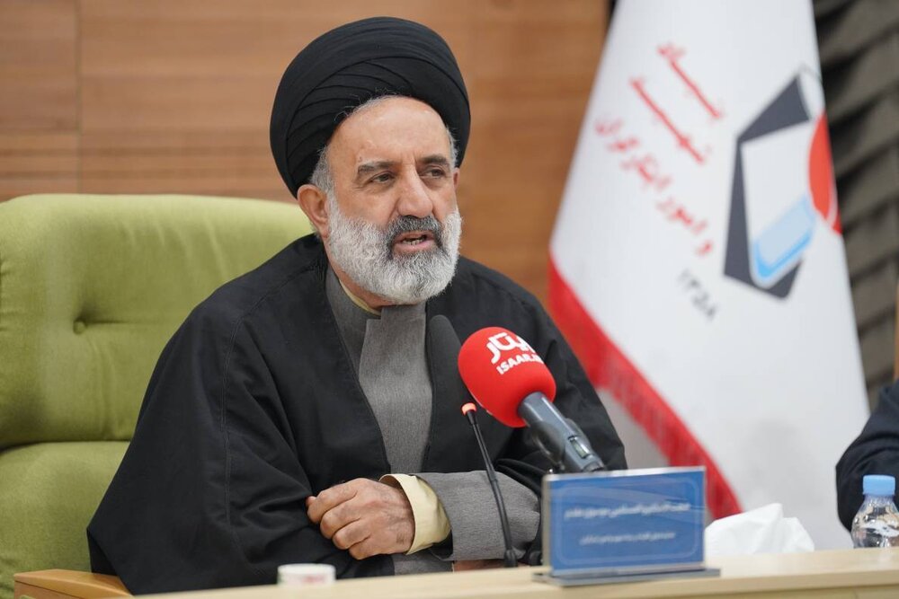 نخبگان شاهد و ایثارگر می‌توانند خلاء‌های موجود در جامعه را برطرف کنند