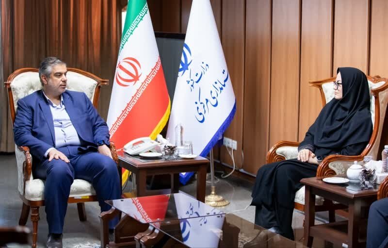 نهاد کتابخانه‌های کشور نگاه ملی به پروژه کتابخانه مرکزی اراک داشته باشد