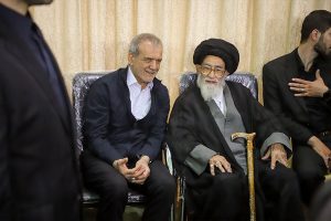 ویدیو/ حضور سرزده رئیس‌جمهور در مراسم گرامیداشت شهدای خدمت