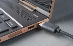 مایکروسافت سردرگمی USB-C در لپ‌تاپ‌های ویندوز 11 را پایان داد