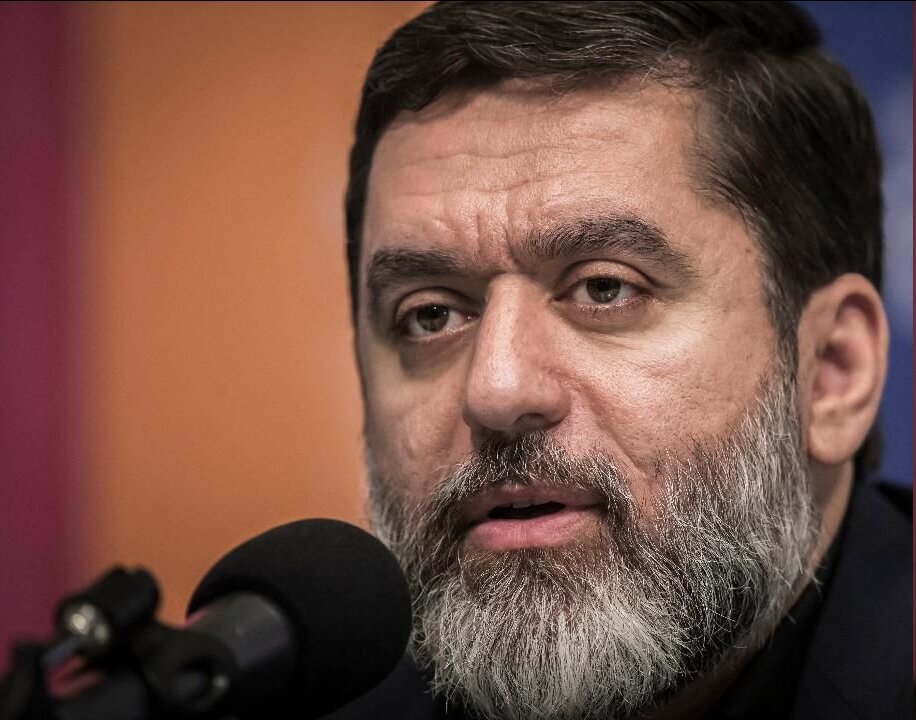آنکه در این کارزار سکوت کند بی‌شک خائن است