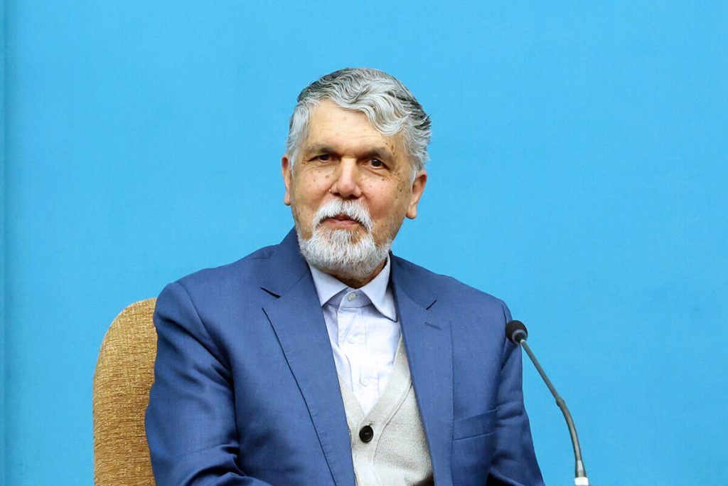 لزوم ایجاد فضای متفاوت و متکثر در صداوسیما