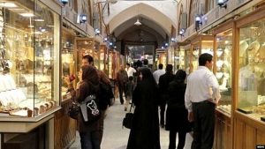 هجوم ایرانی‌ها به بازار طلا؛ صف خرید طلا طولانی‌تر شد