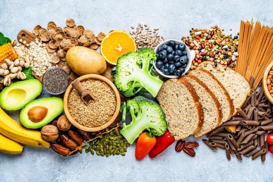 چگونه تعریق در تابستان را کاهش دهیم؟ راهکارهای تغذیه‌ای و کاربردی مؤثر