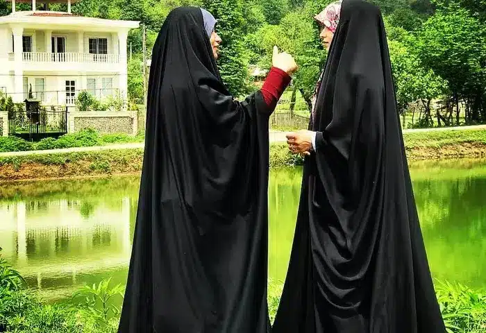 راهنمای داشتن حجاب زیبا و شیک: نکات انتخاب چادر، روسری و مانتو