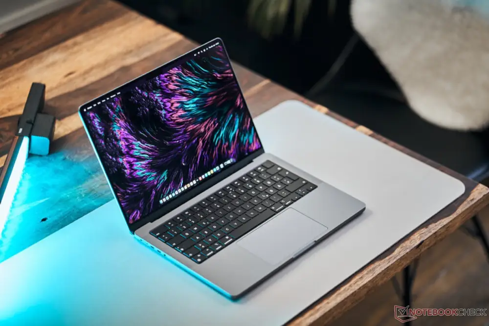 apple-macbook-pro-oled-2026-display