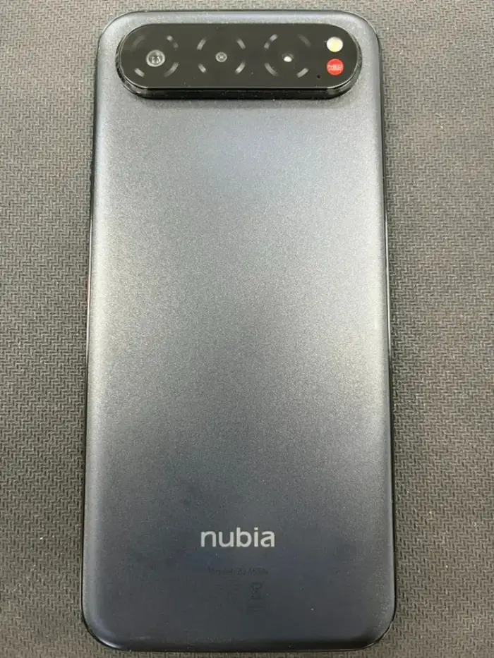 nubia-air-real-life-image
