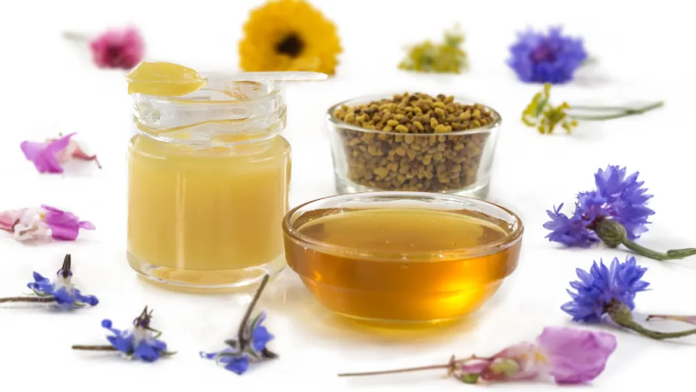 royal-jelly-vs-honey