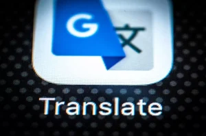 گوگل ترنسلیت به قابلیت ترجمه زنده با پشتیبانی از فارسی مجهر شد + ویدیو