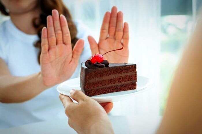 علت میل شدید به شیرینی چیست؟/ راهکارهای مهار ولع به خوردن شیرینی‌جات